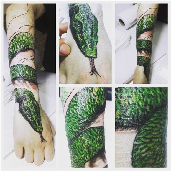 Mesut Ayvaz Dövme Salonu