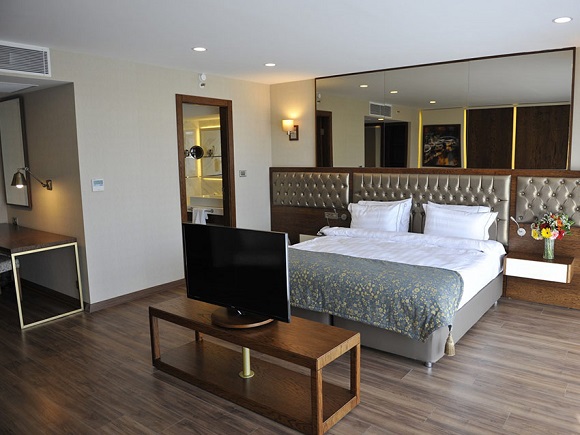 Otel Sarar Kızılcıklı